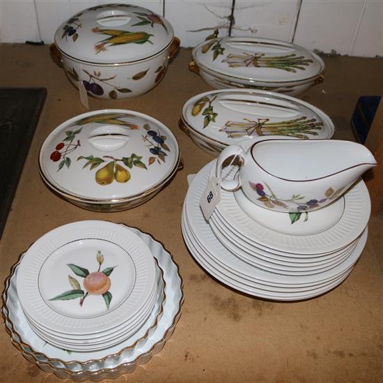 Worcester Evesham pattern oven-to-table ware inc tureens, flan dishes etc & a similar fruit-decorated part dinner service(-)